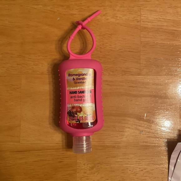 NEW Bath and Body Bundle - 8 items in this lot! - Picture 3 of 7